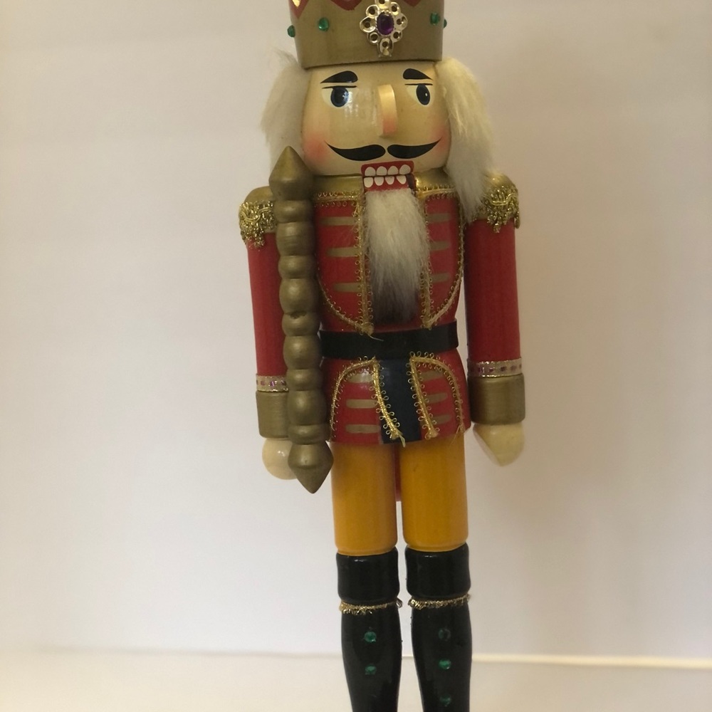Red King Holding Scepter 12 Inch Nutcracke